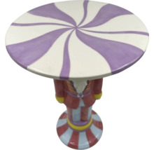 Dekoračný stolík v tvare luskáčika s motívmi špirály