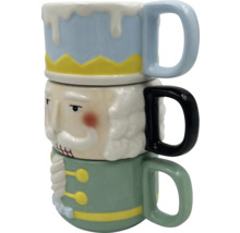 Tri naskladané hrnčeky s dizajnom luskáčika