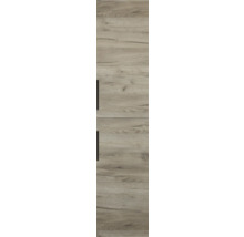 Čelo skrine s dreveným vzhľadom a úchytkami