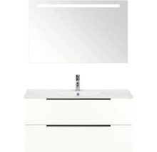 Kúpeľňa s umývadlovou skrinkou, umývadlom a zrkadlom s osvetlením