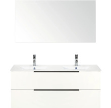 Biele umývadlo s dvoma umývadlami, batériami a zrkadlom do kúpeľne