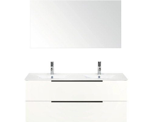 Biele umývadlo s dvoma umývadlami, batériami a zrkadlom do kúpeľne