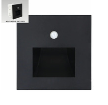 Čierne schodiskové svetlo s detektorom pohybu a zapustenou krabicou