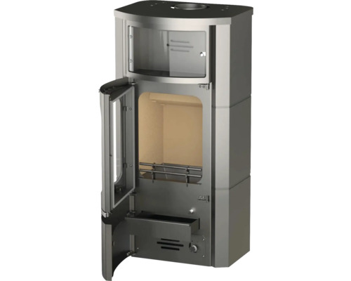 Krbové kachle s otvorenými dvierkami.