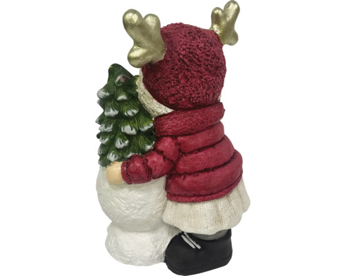 Dekoratívna figúrka soba objíma vianočný stromček.