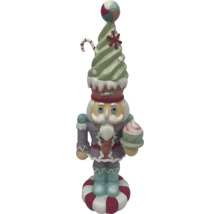 Dekoratívny luskáčik v tvare sladkosti na vianočné obdobie