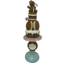 Dekoratívna figúrka sladkostí s perníčkom, makrónkami a šiškou