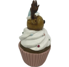 Dekoratívna figúrka sob ako cupcake na vianočnú dekoráciu