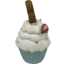 Dekoratívny cupcake s polevou a oblátkou ako dekorácia