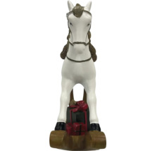 Dekoratívna figúrka koňa s balíčkami darčekov