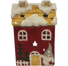 Dekoratívny keramický domček s hviezdnym vzorom a snehom