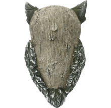 Sova ako záhradná dekorácia zozadu