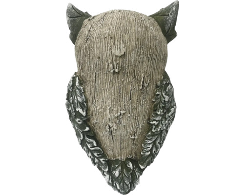 Sova ako záhradná dekorácia zozadu