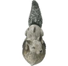 Záhradná dekorácia veverička na orechu a ornamente