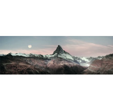Panoramatický pohľad na Matterhorn so zasneženými vrcholmi