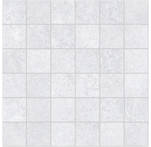 Vzor dlaždíc so štvorcovými, svetlými dlaždicami a škárami