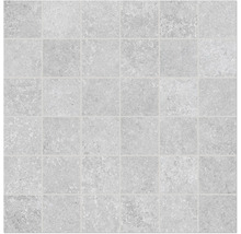 Vzor dlaždíc so štvorcovými sivými kamennými dlaždicami