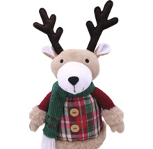 Plyšová figúrka soba so šálom a kockovaným vrchom ako dekorácia