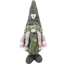 Dekoratívna figúrka vianočný škriatok s aplikáciou srdca na čiapke