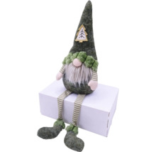 Vianočný škriatok s bradou a čiapkou s aplikáciou stromu