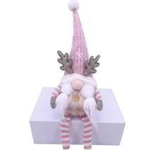 Dekoratívna figúrka trpaslíka s čiapkou a parožím na vianočné obdobie