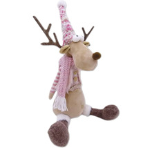 Dekoratívny sob s čiapkou a šálom ako vianočná dekorácia