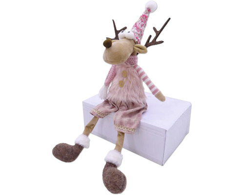 Dekoratívna figúrka soba s čiapkou a šálom, sediaca na bielej krabici.