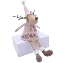 Dekoratívny sob z textilu s čiapkou a šatami