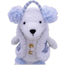 Plyšový medveď s chráničmi sluchu a pletenou bundou