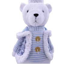 Biely medvedík s korunou a pruhovanou vestou s gombíkmi