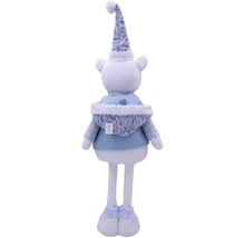 Plyšový medvedík s čiapkou a zimným oblečením zozadu