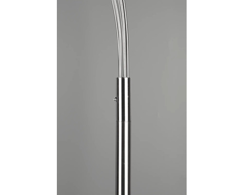 Detail kovovej stojacej lampy