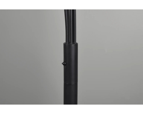 Detailný pohľad na výškovo nastaviteľný statív lampy.