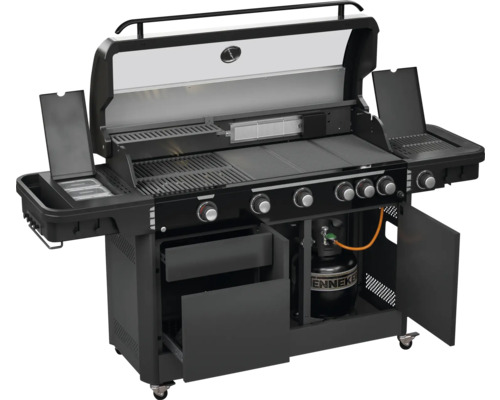 Čierny plynový gril s niekoľkými horákmi, bočnými stolmi a úložným priestorom pre plynovú fľašu.