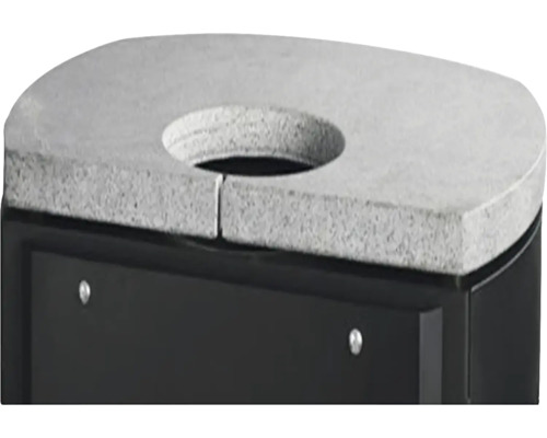 Detail čiernych kachlí s kamenným krytom vrátane kruhového otvoru.