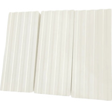 Tri biele vrúbkované dosky