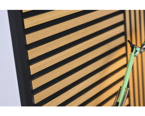 Akustická doska s drevenými lamelami