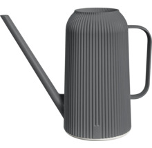 Plastová kanva s dlhým výtokom a rukoväťou