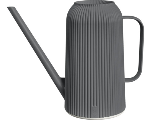 Plastová kanva s dlhým výtokom a rukoväťou