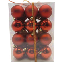 Kartón s dvanástimi červenými vianočnými guľami