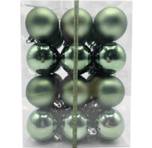 Balenie zelených plastových vianočných gúľ