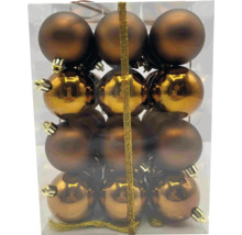 Balenie zlatých a bronzových vianočných gúľ na dekoráciu