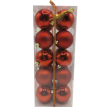 Balenie červených vianočných gúľ