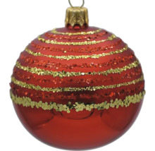 Červená vianočná guľa so zlatými pruhmi na ozdobu