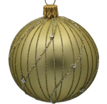 Ozdobná vianočná ozdoba s trblietavými detailmi