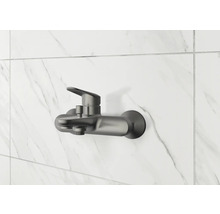 Nástenná sprchová batéria na dlaždiciach