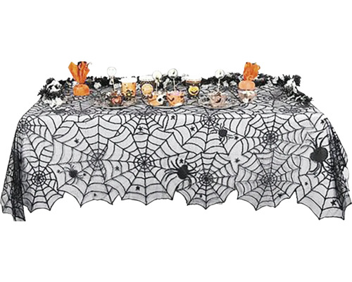 Zdobený stôl s obrusom s motívom pavučiny na Halloween