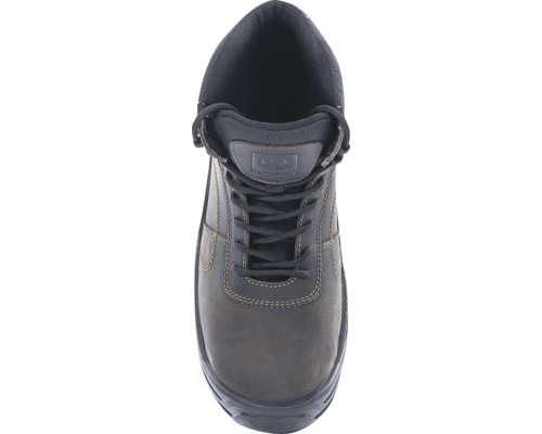 Detail bezpečnostnej obuvi so šnurovaním