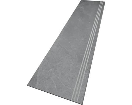 Kamenný schodiskový stupeň s tromi drážkami pre bezpečnosť chôdze