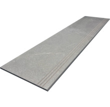 Sivá schodisková dlaždica s drážkami pre exteriér